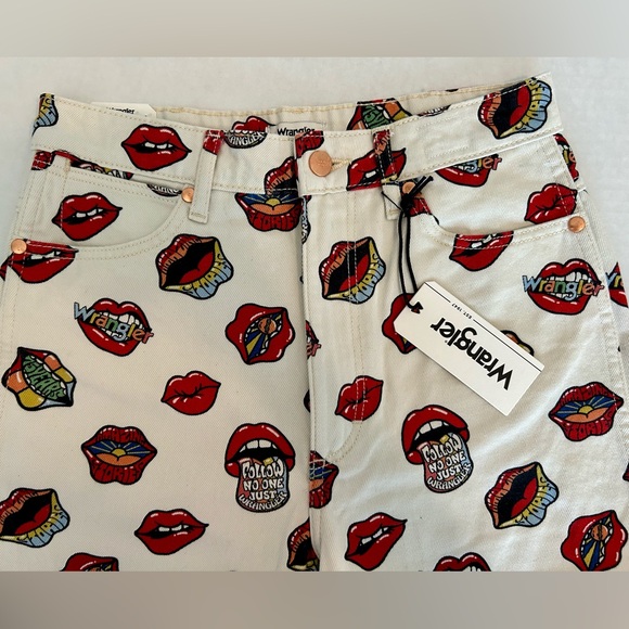 Wrangler Barrel 652 High Rise Jeans, Read My Lips print, NWT - Picture 3 of 8